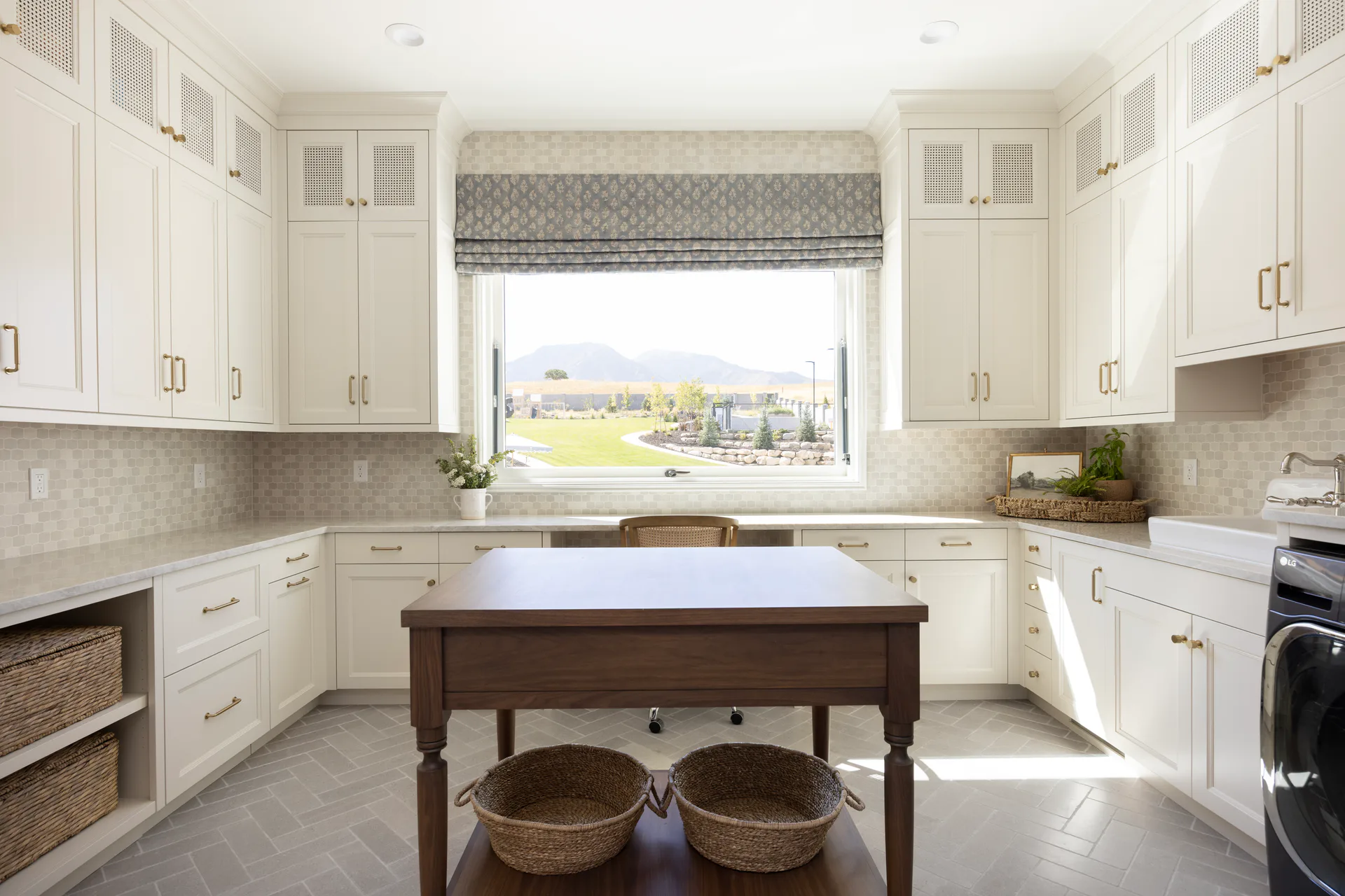 Laundry craft room at Mapleton Canyon in Mapleton, Utah